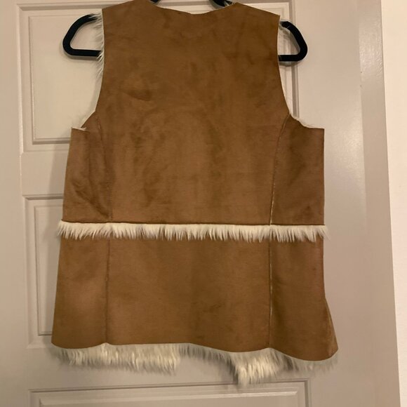 โจ Cozy Chestnut Fur Vest โ Size M from Hollister โจ - Picture 2 of 6